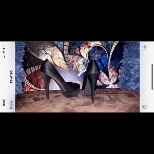 Black & Bold Pumps, Size 11